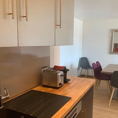 Suberb Air-Conditioned Apartment With Sea View Apartment