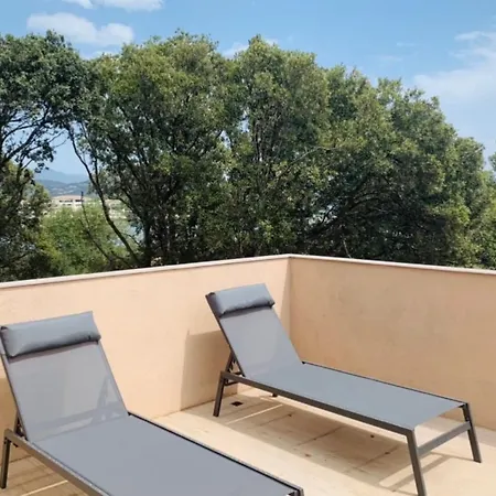 Suberb Air-Conditioned Apartment With Sea View Apartment